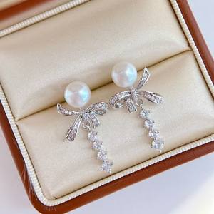 Pendientes de Perlas de Agua Dulce de Moda de Zhuji Shanxia Lake Town con Borla, Cristal y Nudo de Mariposa Incrustado Hao Shi - Product Image 1