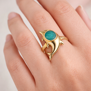 Bague Moku en laiton avec pierre précieuse, motif dauphin, amazonite verte, sertie clos, électroplaquée, ajustable, style glamour inspiré de l'océan - Product Image 3