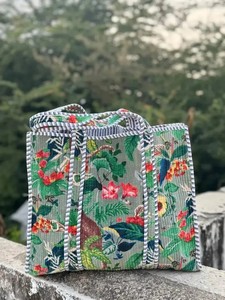 Sac à bandoulière matelassé en velours imprimé élégant, parfait pour les mariages, les fêtes et le quotidien - Product Image 1