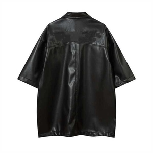 Camisas de Hombre Personalizadas OEM de Manga Corta, Hombros Caídos, Bolsillos Dobles en el Pecho, Botones de Cuerno, Cuero Sintético Sólido, Estilo Vintage Hip Hop - Product Image 6