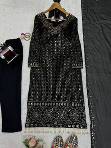 Magnifique ensemble salwar en fil de gorgette Foux avec des sequins et un véritable travail de miroir. - Product Image 3