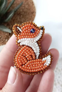 Broche Bordado con Cuentas Personalizado de Santa, Diseño Único con Cuentas de Colores - Product Image 2