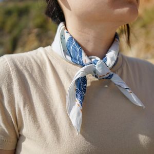 Bandana carrée imprimée, accessoire de mode multifonctionnel, style décontracté toutes saisons, tissu polyester. - Product Image 4