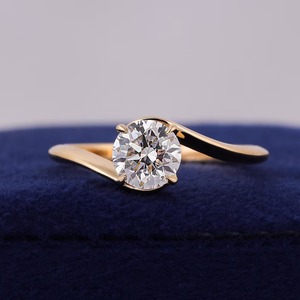 Anillo de Compromiso con Diamante Cultivado en Laboratorio, Corte Redondo, Platino 950, Joyería Elegante y Sostenible, Solitario Atemporal, Moderno y Minimalista - Product Image 1