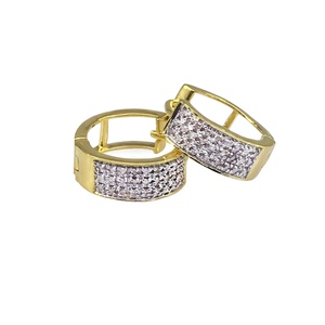 JEWELSPAARK Pendientes de Aro Huggie de Plata de Ley 925 con Diamantes Naturales Blancos de Corte Redondo de 0.16 Ct para Mujer, Bañados en Oro Amarillo - Product Image 1