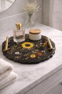 Plateau en résine de fleurs sauvages pressées avec poignées dorées, écologique, Artizon Studio, décoration botanique pour table de chevet, salle de bain ou cuisine - Product Image 6