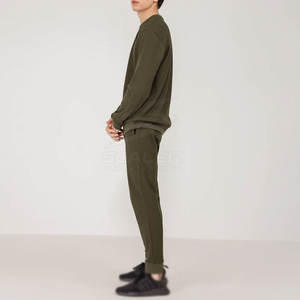 Conjunto Deportivo Ligero para Hombre, Invierno, Rendimiento Activo, Tejido Transpirable y Flexible que Ofrece Comodidad y Estilo para Todo el Día - Product Image 2