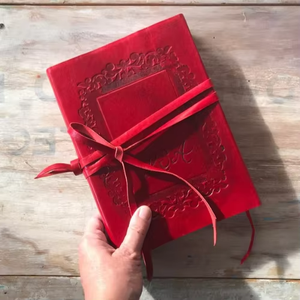 สมุดบันทึกแบบเติมได้สองเล่ม ปกหนังสีแดงโรแมนติก สมุดกริโมแวร์ลายเงาเย็บด้วยมือด้วยด้ายเย็บแบบพิเศษ - Product Image 1