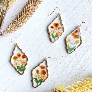 Boucles d'oreilles en résine, bijoux personnalisables pour femme, boucles d'oreilles tendance en résine époxy - Product Image 1