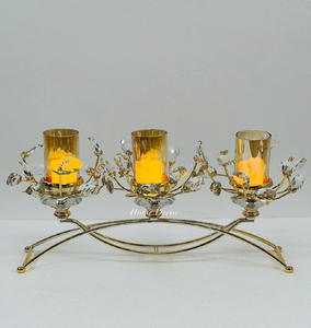 Porte-branches ornés de feuilles de cristal avec inserts en verre ambré. Base dorée haute brillance. Disponible aux prix de gros. - Product Image 3