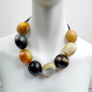 Collier Pendentif Classique en Corne de Buffle, Agate 100% Authentique, Chaîne Beige et Noire, Écologique, Mariage, Naturel - Product Image 1
