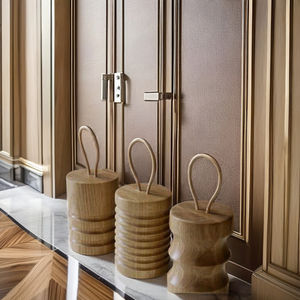 Butée de porte en bois de manguier de qualité supérieure Butée de porte en bois Butoirs de porte en bois décoratifs pour la décoration intérieure par God Grace Overseas - Product Image 4