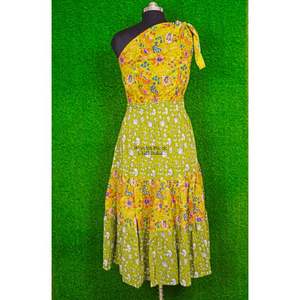 Robe longue maxi en coton pour femme, élégante et moderne, style décontracté, hip-hop, mignonne, naturelle, douce, asymétrique à une épaule, longueur ras du sol, idéale pour l'été et les soirées. - Product Image 6