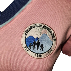 Pull en maille rose clair à col en V pour femme, manches bouffantes, pull décontracté, haut tendance avec logo brodé, vêtement élégant - Product Image 6