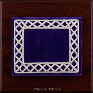 Badges brodés sur mesure en fil d'argent, faits à la main, avec pochette en velours violet pour insignes maçonniques, et patchs à bordure vierge pour la création de badges - Product Image 1