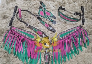 Juego de Arreos para Caballo de Cuero Genuino con Flecos Rosa y Verde Azulado, Adornos de Pedrería y Conchos Plateados, Estilo Western Ligero para Todas las Temporadas - Product Image 3