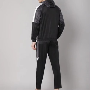 Conjunto deportivo de nailon personalizado para hombre, de alta calidad, de 2 piezas, ligero, holgado, con cremallera de un cuarto, cortavientos. - Product Image 4