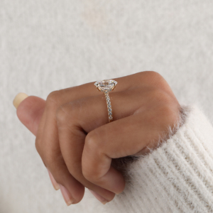 Anillo de Compromiso de Oro Sólido de 14K con Diamante Cultivado en Laboratorio de Corte Ovalado, Banda con Micropavé, Joyería Nupcial, Certificado IGI, Venta al Por Mayor de Fábrica - Product Image 3