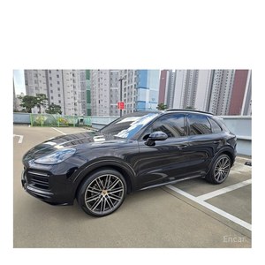 Porsche Cayenne 3.0 2024 con Caja de Cambios Automática, 66,400 km, Volante a la Izquierda, Asientos de Cuero, Cámara Trasera - Product Image 2