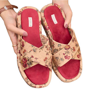 Sandalias de Plataforma con Estampado Floral Crema Antideslizantes, de Moda Atemporal, con Plantilla Acolchada de Terciopelo y Suela de Cuero Genuino - Product Image 1