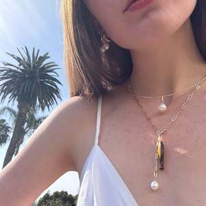 Dr. Gioielli all'ingrosso: Ciondolo a forma di <span class=keywords><strong>pesce</strong></span> colorato in acciaio inossidabile placcato oro 14K, anallergico, per donna, collezione estiva a tema oceano - Product Image 6