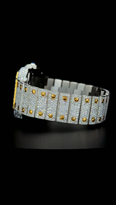 Reloj de hombre clásico con esfera romana y fecha, completamente cubierto de diamantes de moissanita redondos en dos tonos, oro y blanco, personalizado. - Product Image 3