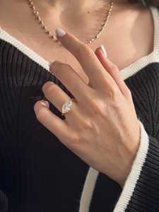 Anillo de Diamantes Cultivados en Laboratorio con Certificación IGI, Corte Marquise, en Oro Amarillo de 14K, Anillo de Compromiso con Certificación IGI - Product Image 6