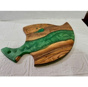 Planche à découper en bois et résine époxy faite à la main pour restaurant et cuisine, durable pour un usage quotidien - Product Image 1