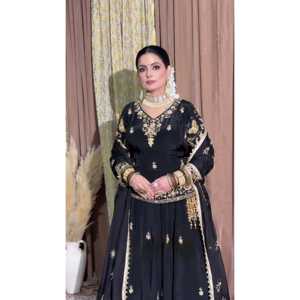 Top Lehenga Europeo para Fiesta con Elegante Bordado Decorativo - Product Image 1