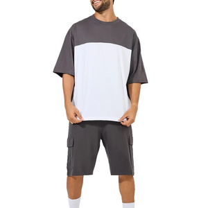 Conjunto de Camiseta Oversize con Paneles de Color y Pantalones Cortos Cargo para Hombre, Estilo Urbano Casual, Corte Holgado, Atuendo de Verano de Dos Piezas, Moda Urbana - Product Image 1