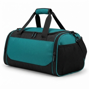Sac de voyage au design moderne avec intérieur spacieux, fermetures éclair fiables et conçu pour des voyages pratiques et bien organisés - Product Image 2