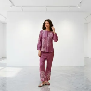 Conjunto de Camisa y Pantalones de Lino y Algodón Morado con Bordado Floral para Mujer, Cuello Redondo y Manga Larga, Estilo Casual - Product Image 5