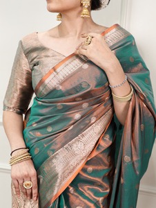 Sari ethnique traditionnel indien en tissage Zari pour les occasions de mariage et les événements festifs pour femmes, tenue élégante et tendance - Product Image 4