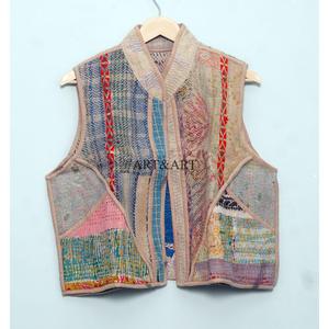 Chaleco Kantha hecho a mano en India, ecológico, de invierno, para mujer, estilo vintage, con patchwork, cuello en V, sin mangas, de algodón. - Product Image 6