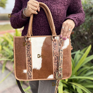 Bolso de Hombro de Cuero de Piel de Vaca con Grabado a Mano, Diseño Nuevo, Estilo Bohemio Gitano Vintage, Hecho a Mano, Elegante - Product Image 1