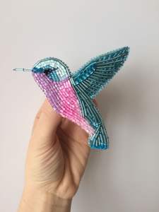 Broche de Colibrí Bordado a Mano con Cuentas Rosas y Cristales de Imitación, Pin de Solapa de Pájaro para Mujer, Accesorio de Boda, Regalo - Product Image 3