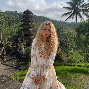 เดรสยาวทรงเอผ้าฝ้ายสีครีมปักลายดอกไม้ แขนยาว พร้อมลวดลายเถาวัลย์ที่ละเอียดอ่อนและระบายอากาศได้ดีสำหรับผู้หญิง - Product Image 2