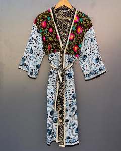 Bata Larga Floral Bordada para Mujer con Cuello en V, Manga Tres Cuartos, Tejido Suave, Ropa de Dormir de Verano, Largo Completo con Cierre de Cordón - Product Image 2