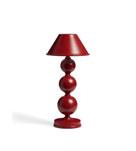 Lampe de table en métal Crimson Orb avec design à sphères empilées, construction en fer de qualité supérieure, éclairage ambiant chaud pour intérieurs élégants - Product Image 2