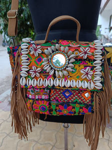 Sac à bandoulière ethnique indien fait main, style bohème, brodé de coquillages, avec franges, patchwork, sac fourre-tout pour femme - Product Image 4