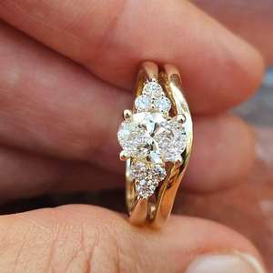 Anillo de diamantes de corte ovalado, hecho a mano, de lujo, cultivado en laboratorio, de Creative Craft Lab, para mujer, en oro amarillo de 14k, regalo de boda para dama de honor. - Product Image 1