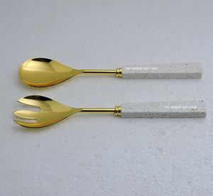 Juego de 2 servidores de ensalada de acero inoxidable sostenible con mango de mármol blanco para mesa de comedor, uso doméstico. - Product Image 3