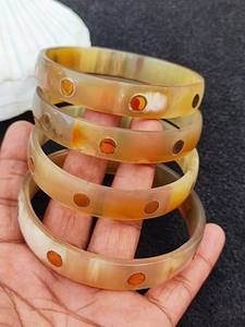 Bracelets en corne de buffle naturelle polie, écologiques, avec incrustation de résine ambrée, faits à la main, ensemble de bracelets en corne. - Product Image 5