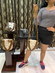 กระเป๋าสะพายข้างหนังวัวแท้มีสายสะพายข้างสไตล์ตะวันตก - Product Image 3