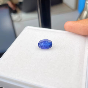 แทนซาไนต์ธรรมชาติ 3.85 กะรัต รูปทรงวงรี คุณภาพระดับ AAA พร้อมความเงางามระดับ AAA และสีสวยงาม เหมาะสำหรับการทำเครื่องประดับทุกชนิด ในราคาประหยัด - Product Image 4