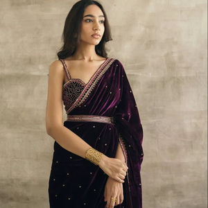 Sari en velours de viscose 9000, style Bollywood, avec broderies lourdes de sequins, de fils et de cordons, pour un look de soirée grandiose - Product Image 1