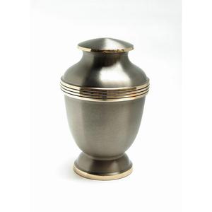 Urne funéraire traditionnelle en métal avec incrustation florale, vase décoratif fait main pour occasions de commémoration, style rond classique - Product Image 4