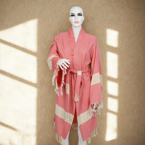 Albornoz de Baño Fouta Hamam de Color Rojo con Patrón de Chevron, Albornoz de Baño Turco Tejido a Mano en India, Sostenible, Ropa de Playa - Product Image 3