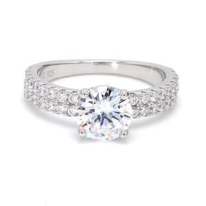 Bague de fiançailles en or blanc 14 carats de qualité export avec diamant Moissanite VVS pour mariages et anniversaires, disponible à prix export - Product Image 1