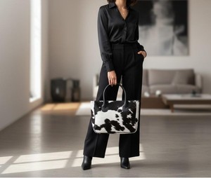 Bolso tote de cuero vacuno con pelo blanco y negro para mujer, hecho a mano, estilo occidental, bolso de hombro. - Product Image 3